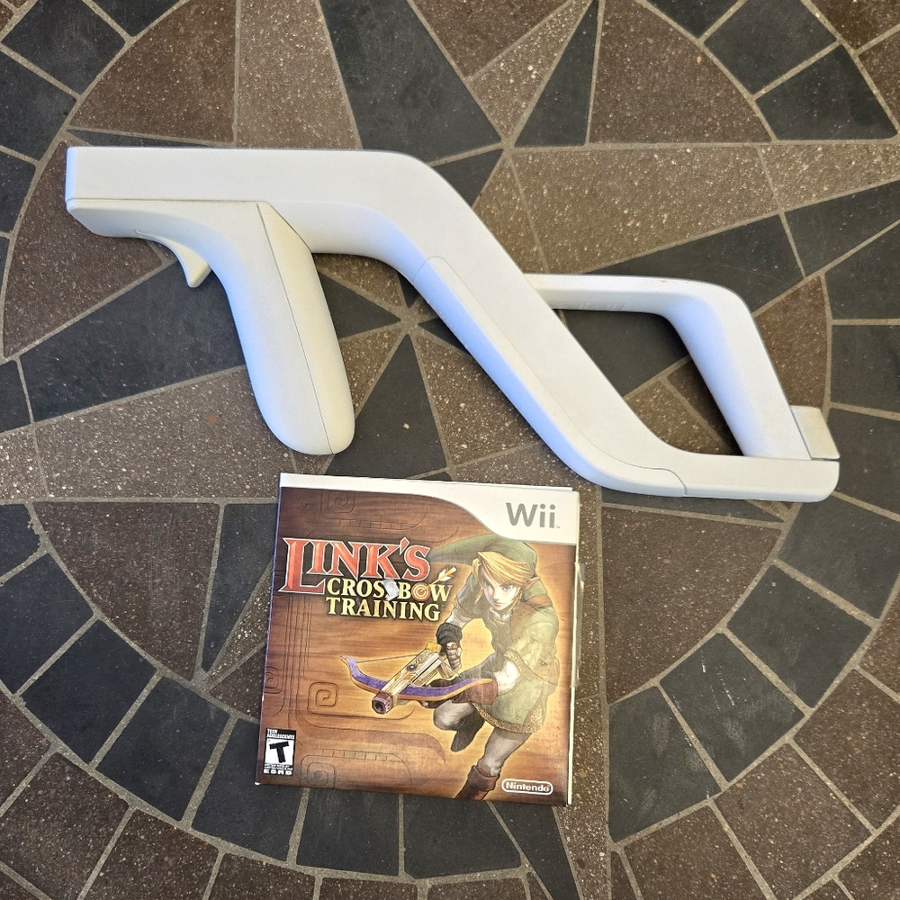 Nintendo Wii 2007 Link's Crossbow Training + Zapper OEM